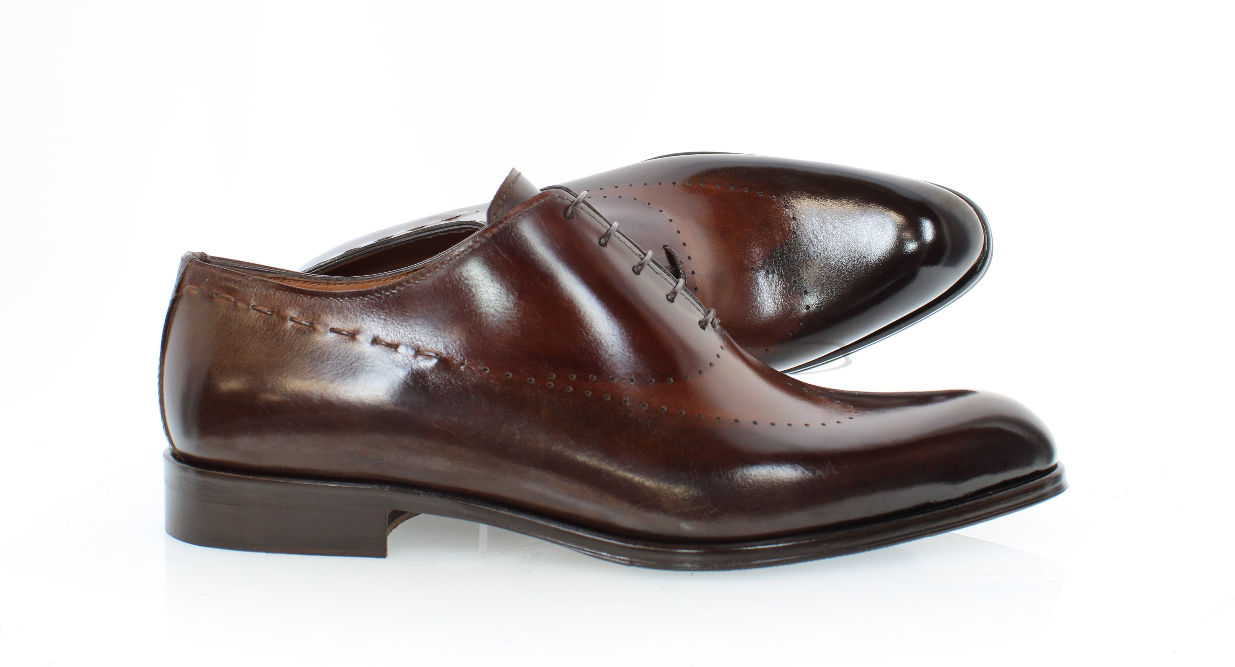 สีน้ำตาลเข้ม