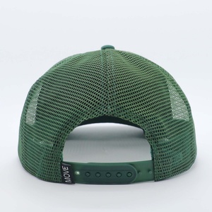 Gorra Trucker Personalizada de Poliéster con Frente de Espuma, Parte Trasera de Malla de Nylon, Visera Curva, Logotipo Sublimado, Tela con Patrón a Cuadros - Product Image 3