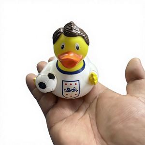 Jouet de bain en plastique jaune en forme de canard, joueur de football flottant, jeu aquatique, logo personnalisé pour les tout-petits et les enfants, PVC - Product Image 4