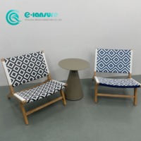 Ensemble de mobilier de jardin moderne et durable, base en bois massif, chaise en rotin PE, table basse, espaces de parc, villa, patio, résistant aux intempéries