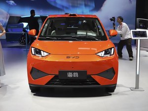 Voiture électrique compacte BYD Seagull blanche, idéale pour la conduite urbaine quotidienne - Product Image 2