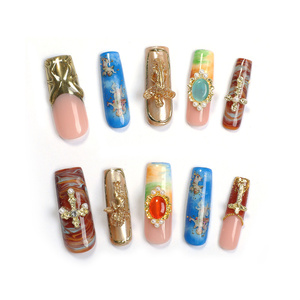 <span class=keywords><strong>Uñas</strong></span> postizas acrílicas cuadradas ataúd mediano con diamantes <span class=keywords><strong>de</strong></span> imitación y prensa puntiaguda a mano con flores 3D <span class=keywords><strong>uñas</strong></span> postizas <span class=keywords><strong>de</strong></span> lujo - Product Image 2