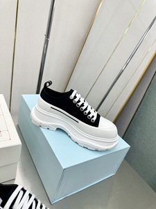 Los clásicos zapatos de plataforma retro para mujer presentan un diseño acolchado y son adecuados para la nueva tendencia de moda de 2026. - Product Image 3