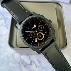 นาฬิกาควอตซ์ผู้ชาย ดีไซน์ใหม่ คุณภาพสูง หน้าปัดสีดำทันสมัย สายหนัง เหมาะสำหรับกิจกรรมกลางแจ้ง ลำลอง ใช้ได้ทุกวัน - Product Image 4