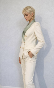 Ensemble de costume élégant ivoire pour femme, blazer cintré à double boutonnage avec revers en satin sauge et pantalon droit assorti - Product Image 3