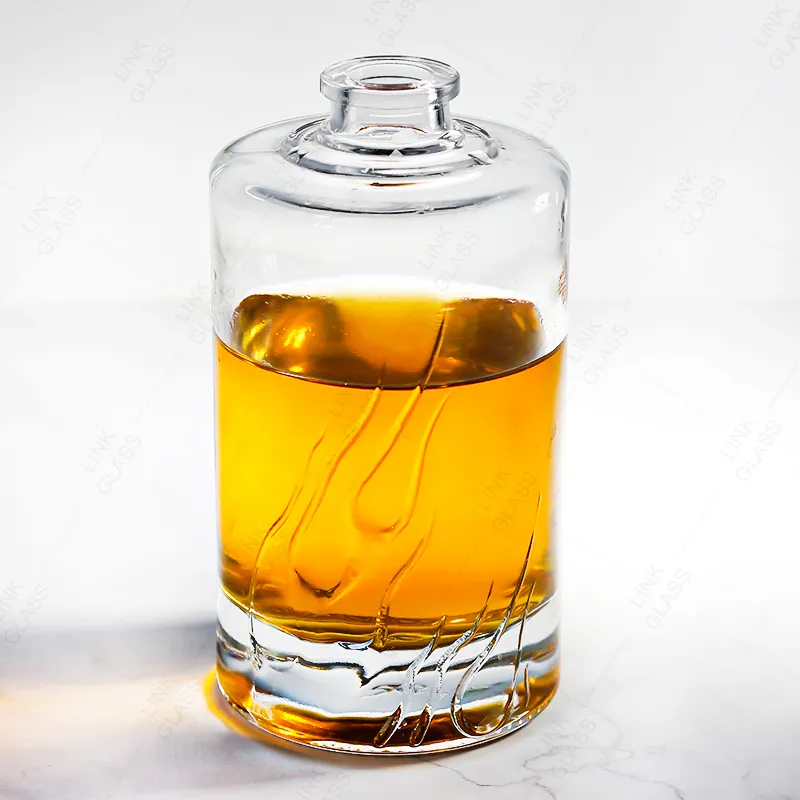 Fabricación 500ml botella de vidrio para vodka tequila Ron licor espíritu botella de whisky de vidrio en relieve diseño único