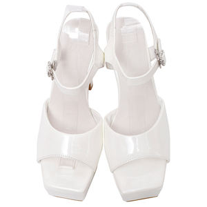 Sandalias de tacón alto con acabado brillante - Product Image 3