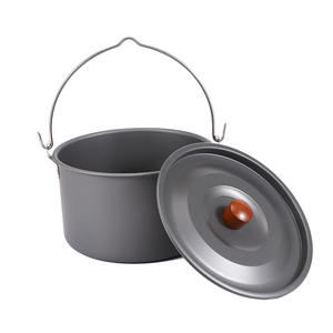 Olla portátil de aleación de aluminio para acampar, 5,5 l, con mango de madera, para cocinar al aire libre y fogatas, adecuada para 4-6 personas - Product Image 1