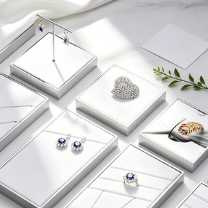 Présentoir à bijoux en métal et PU de luxe léger haut de gamme, accessoires de comptoir pour colliers et bagues pour magasins de détail - Product Image 2