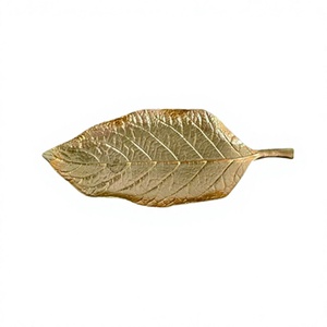 Dernier design de plat à chocolats en forme de feuille, en aluminium couleur or, pour servir des dattes, aux prix les plus bas - Product Image 1