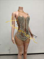 Robe de soirée courte en maille transparente avec cristaux argentés brillants, style luxueux pour femmes, idéale pour les soirées en club, les cocktails et les fêtes d'été.