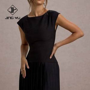 Robe d'été pour femme OEM, robe noire tendance à col bateau plissé, manches courtes, robe maxi en satin de luxe - Product Image 6