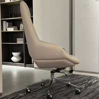 Chaise de bureau de direction pivotante confortable et contemporaine de luxe au design moderne et à dossier haut en cuir
