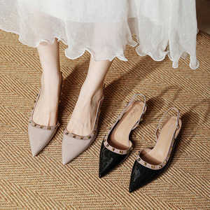 Zapatos de Tacón Bajo con Tira Trasera para Mujer, Punta en Pico, Tacón de Gatito, Charol, Color Sólido, Zapatos de Moda con Decoración de Tachuelas - Product Image 5