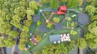 Parc d'aventure multi-niveaux en corde tressée pour l'extérieur avec toboggan, pont et tour d'escalade, équipement de terrain de jeu intérieur personnalisé pour enfants