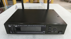 Sistema de micrófono inalámbrico profesional UHF X4 con auriculares de diadema mini True Diversity para presentaciones en escenario - Product Image 5
