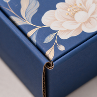 Boîte d'expédition haut de gamme bleu marine à motif floral, emballage personnalisé imprimé à l'intérieur et à l'extérieur en carton ondulé pour cadeaux et vêtements