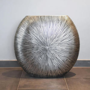 Jarrones de Piso de Diseño Texturizado de Aluminio Fundido para Decoración del Hogar, Nuevo Diseño 2024, Urnas de Aluminio, Macetas, Floreros, Mejor Vendedor - Product Image 3