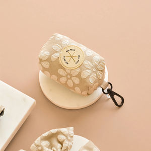 ペットハーネスセットの犬用アクセサリーラックスモカフラワーアジャスタブルペットネックハーネス、リード & カラーバンドル - Product Image 4