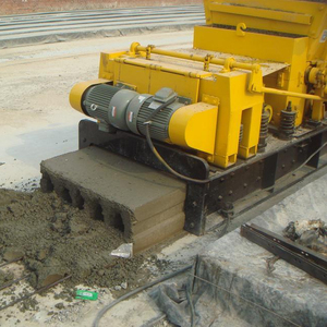Machine automatique de fabrication de dalles de plancher et de toiture en béton préfabriqué avec roulement et boîte de vitesses, charge lourde élevée 1000 kg/m² - Product Image 1
