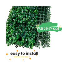 Panneaux en plastique artificiels verts du mur pp pour des murs installation simple comportant la haie laisse des fleurs buis artificiel