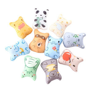 Juguete de gato de peluche interactivo lindo Animal de dibujos animados en forma de gato almohada para dormir gato masticar juguete con hierba gatera - Product Image 1