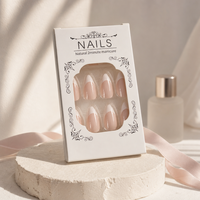 Faux ongles à presser faits main en gros, French Manucure rose nude avec pointes blanches, forme amande, finition brillante