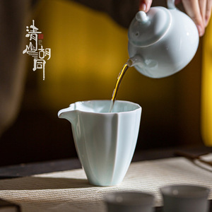 Juego de tazas de té de cerámica Yingqing, taza equilibradora de porcelana en forma de cono para té Kung Fu - Product Image 1