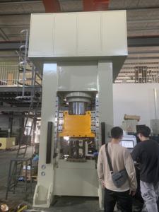 Máquinas de línea de producción de extrusión en frío de forja de tubos de acero metálico de alta precisión de 500 toneladas - Product Image 2