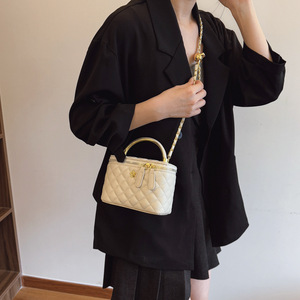 Bolso de Mano con Cadena y Cremallera en Forma de Rombo, Gran Capacidad, Poliéster, Nueva Llegada 2026, Popular, Ligero, de Lujo, Combinable con Todo - Product Image 4