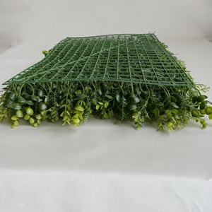 Zhangjiajie Fuyuan Yiwu أفضل جودة جدار أخضر برازيلي أوراق شجرة الكينا ندفة الثلج حصيرة بلاستيكية للتحوط المنزلي - Product Image 6