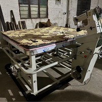 Machine à coudre automatique à point de chaînette pour l'ourlage et le bordage de matelas à lit cylindrique