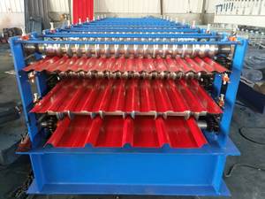 <span class=keywords><strong>Machine</strong></span> automatique de fabrication de tôles de toiture colorées, <span class=keywords><strong>machine</strong></span> de profilage de panneaux de toiture et de mur à trois couches, triple pont - Product Image 1