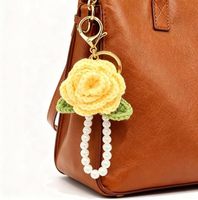 Porte-clés rose tissé à la main avec pendentif chaîne de perles, accessoire de sac rétro et objet décoratif