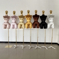 Maniquí de talla grande, modelo femenino, maniquí de fibra de vidrio con curvas, brasileño, Rosa profundo, medio cuerpo, ropa de mujer, maniquí con brazo dorado