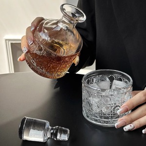 Set <span class=keywords><strong>di</strong></span> Bicchieri Decanter per <span class=keywords><strong>Vino</strong></span> in Cristallo Vintage con Rilievi, Impilabili, Set <span class=keywords><strong>di</strong></span> Bicchieri Decanter per Whisky Impilabili, Capacità 280ml - Product Image 2
