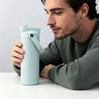 Bouteille isotherme sous vide en acier inoxydable à double paroi de 18 oz, sans BPA, avec logo personnalisé, directement de l'usine, avec paille 2-en-1 et couvercle à ouverture rapide