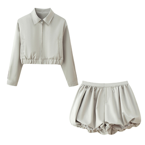 Ensemble personnalisé 2026 pour <span class=keywords><strong>femme</strong></span> : veste courte zippée et short bouffant, tenue deux pièces à col revers, OEM/ODM par une usine de vêtements chinoise - Product Image 1