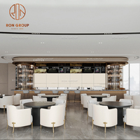 Ensemble de mobilier moderne pour café, restaurant, deux tables rondes en bois et quatre chaises en cuir blanc, canapé en tissu