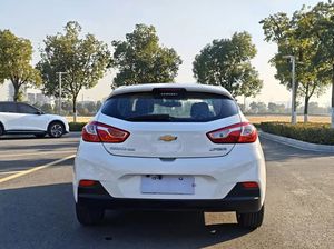 Chevrolet <span class=keywords><strong>Cruze</strong></span> Хэтчбек 320 - Автоматическая коробка передач с люком, 1.5 л, бензин, компактный автомобиль, 5-местный, передний привод - Product Image 4