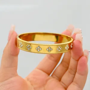 Hot Selling Fashionable Stainless Steel Gold Plated CZ 4 Leaf Clover Pattern Jewelry Women Snap Cuff Bracelet Bijoux Bangles