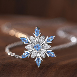 Collana con Ciondolo a Fiocco di Neve Blu Marquise per Donne, Gioielli Invernali Natalizi alla Moda - Product Image 5