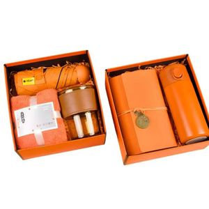 Ensemble cadeau souvenir unique pour femmes pour le Nouvel An, un anniversaire, un mariage, Noël, une promotion au bureau ou la fête des mères, comprenant une tasse et une serviette - Product Image 2