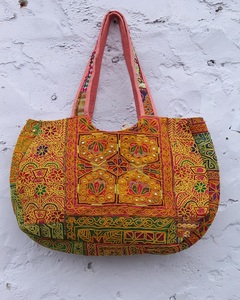 กระเป๋าสะพายไหล่สไตล์จัยปุรีแบบดั้งเดิม ลายปักมือแบบชาติพันธุ์ สายสะพายสองเส้น กันน้ำ ความจุเยอะ - Product Image 4