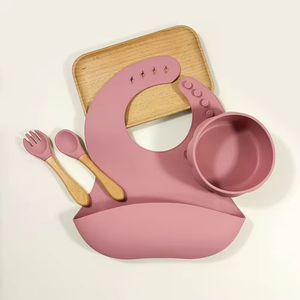 Nouvel arrivage : Ensemble de vaisselle pour bébé en silicone biodégradable, assiette crabe avec ventouse, bavoir imperméable et tasse avec couverts - Product Image 4