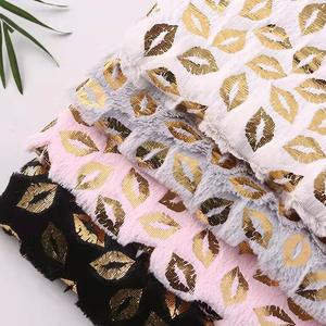 Tela de lámina de impresión ecológica Más diseños Top Korea PV Velvet 100% Poliéster Tela de ropa de sofá personalizable - Product Image 1