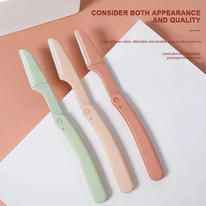 Rasoir Dermaplaning Pliant en Acier Inoxydable pour Sourcils avec Lame Micro-Guard - Product Image 2