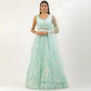 Ensemble Lehenga Choli moderne en tulle bleu ciel avec broderie géométrique à sequins, sans manches, avec dupatta longue pour femme, tenue de mariage - Product Image 1