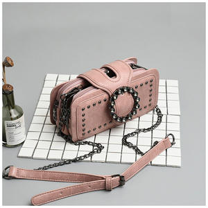 Nouveau tendance Derniers sacs à main pour filles Sac à bandoulière Sacs à bandoulière rectangulaires de style punk avec chaîne en métal - Product Image 4