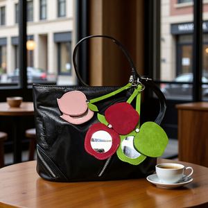 กระจกแต่งหน้าพกพาขนาดเล็ก รูปทรงผลไม้ สวยงาม สำหรับใส่กระเป๋า แบบพับได้ กระจกมินิสำหรับเดินทาง พร้อมซองหนัง PU - Product Image 3